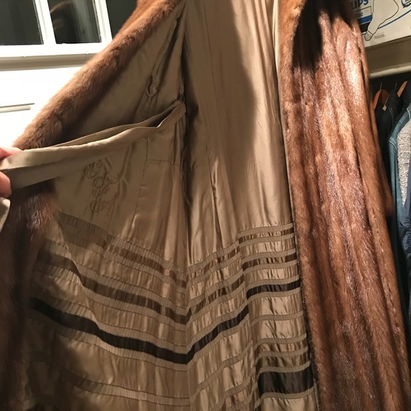 Mink Coat - Picture 5 of 6